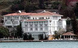 the scenery along the banks of the Bosphorus