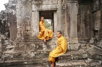 wat thom monks